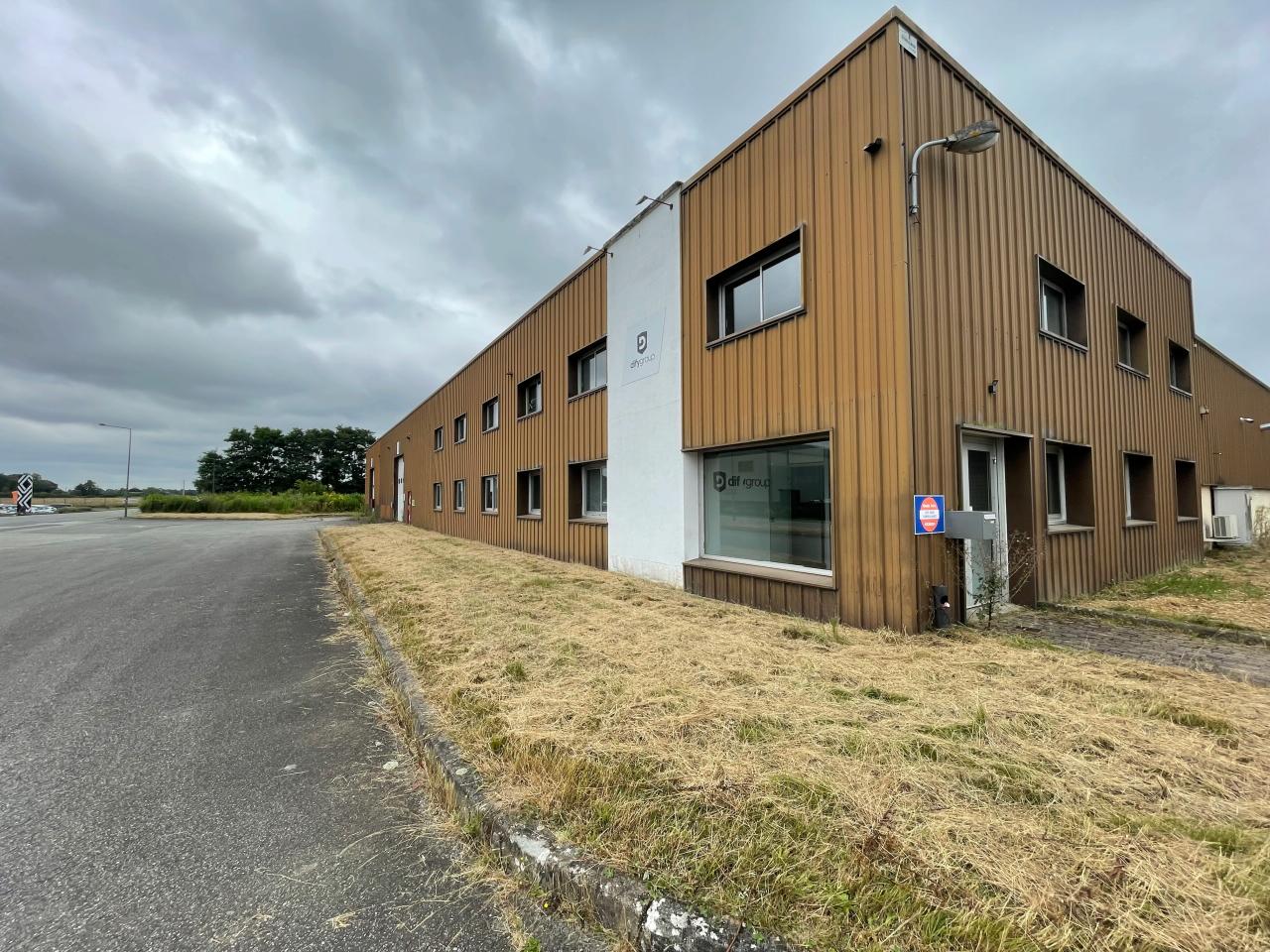 Local d'activité Châteaubourg 4400m² Location local d'activité Châteaubourg Ille-et-Vilaine OLACT2424785 0